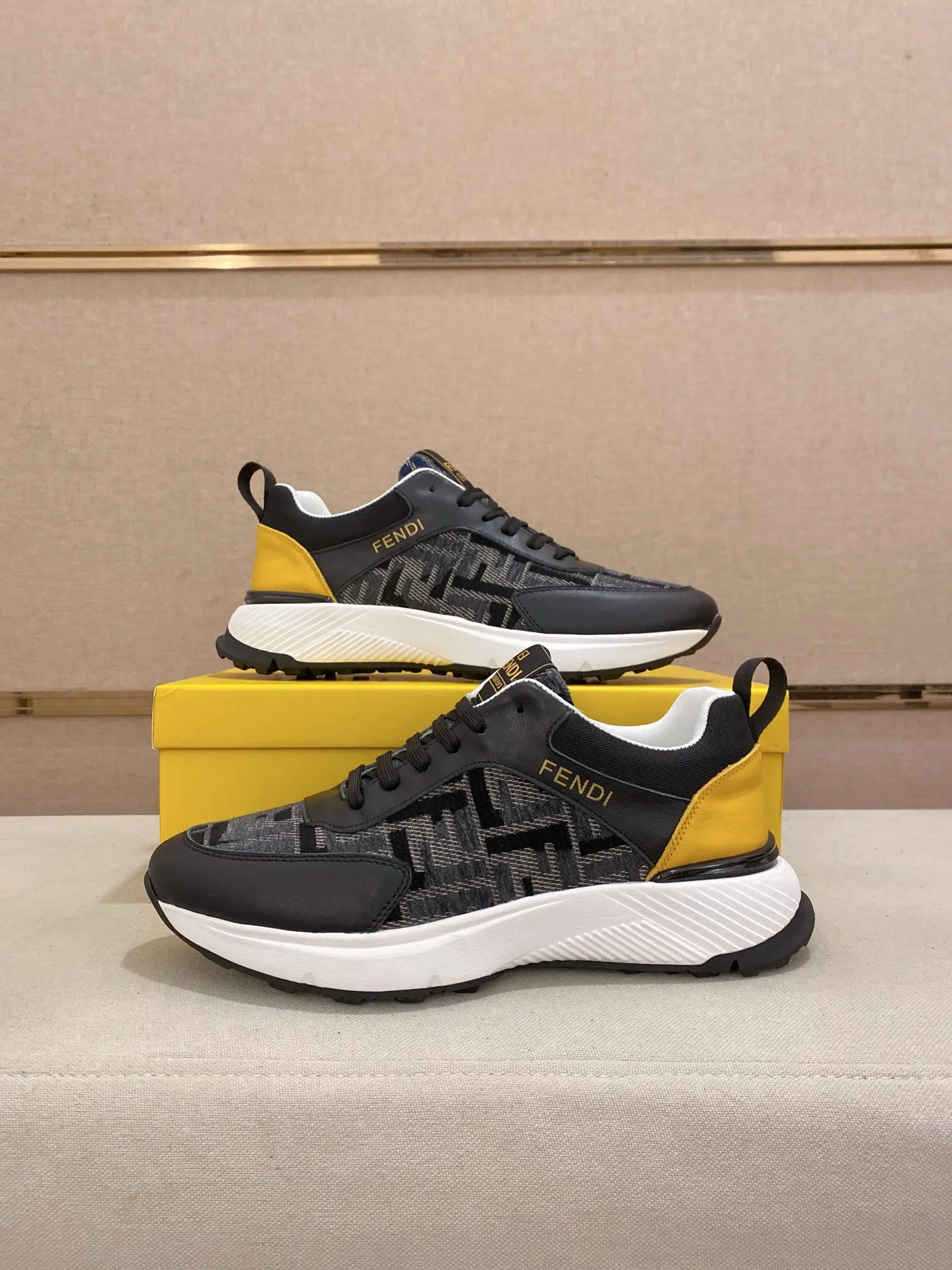 Men's shoes 💰 462💰 (FENDI) New style 👊🏻 upper 🇮🇹 imported cowhide fabric 🇩🇪 lining imported sheepskin lining. The original outsole is molded to highlight the identity of every man, and the upper foot is stable and stable🚶🏻🚶🏻The high-end custom counters reproduce the original version📯No matter the wind or rain, the shoe last remains unchanged and can withstand the verification of time🔍️,🔵 Size: 38-44 (45 is custom-made and cannot be returned or exchanged